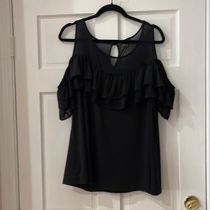 Peek a boo shoulder black strechy shirt